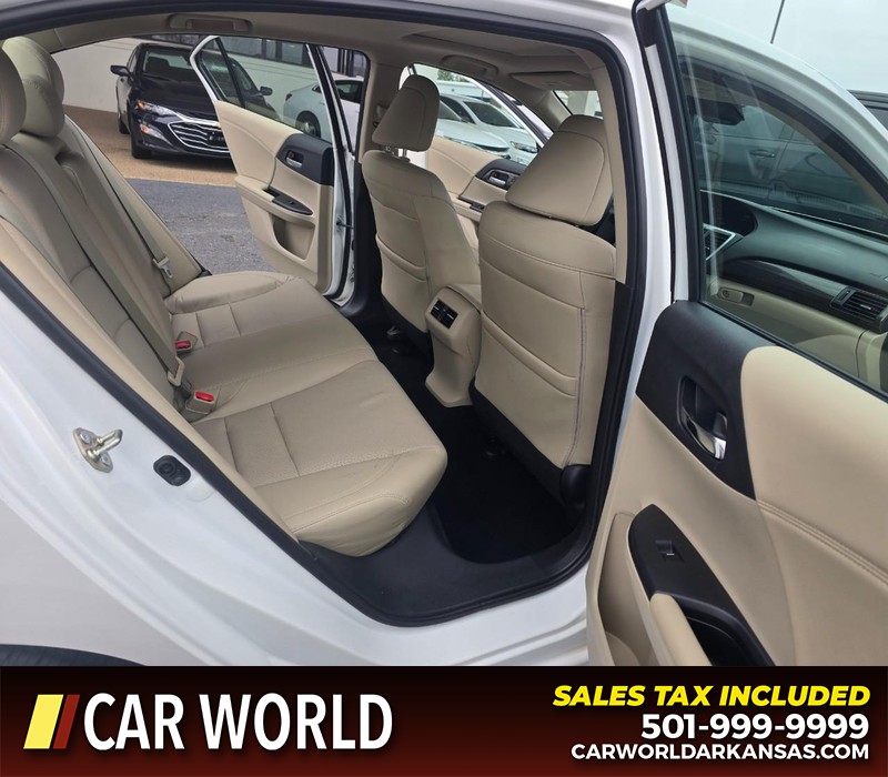 Honda Accord Sedan Vehicle Full-screen Gallery Image 12