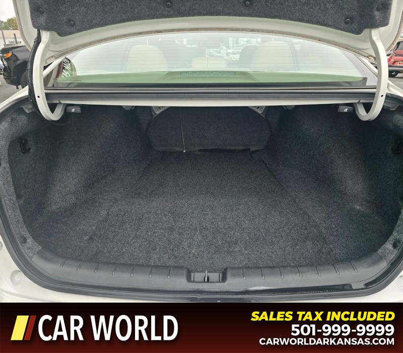 Honda Accord Sedan Vehicle Full-screen Gallery Image 13