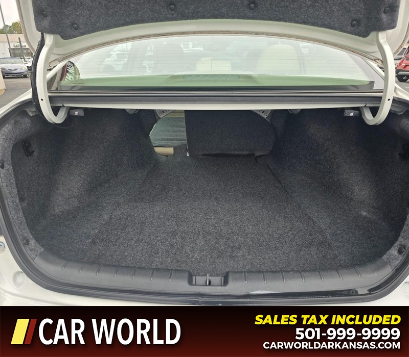 Honda Accord Sedan Vehicle Full-screen Gallery Image 14