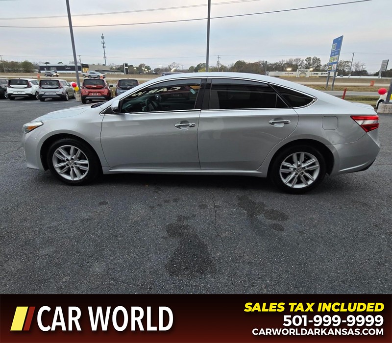 Toyota Avalon Vehicle Full-screen Gallery Image 4