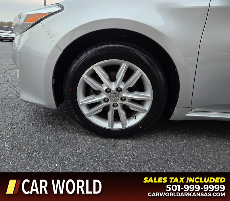 Toyota Avalon Vehicle Full-screen Gallery Image 6