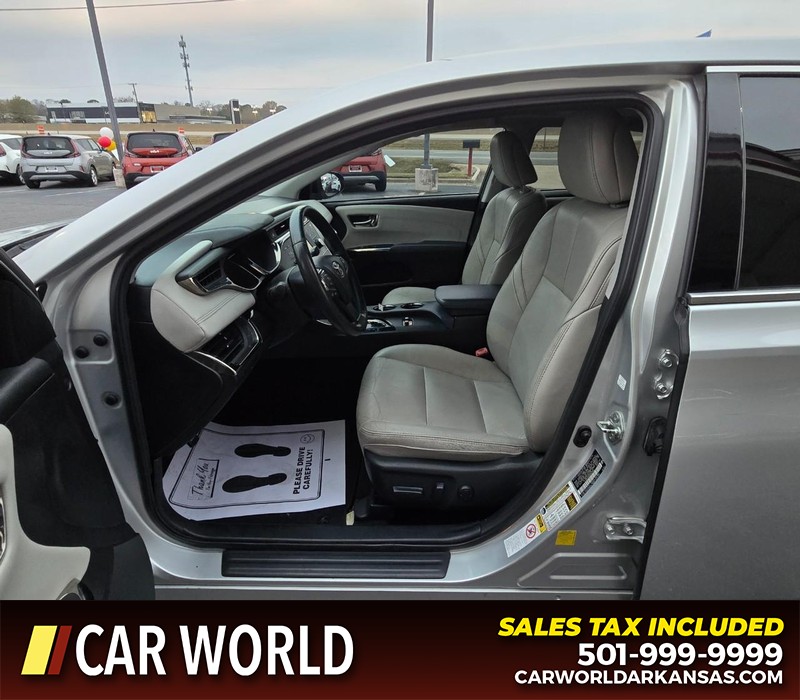 Toyota Avalon Vehicle Full-screen Gallery Image 8