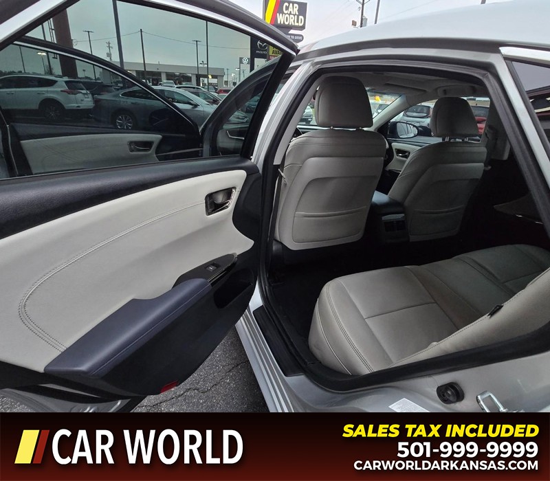 Toyota Avalon Vehicle Full-screen Gallery Image 9