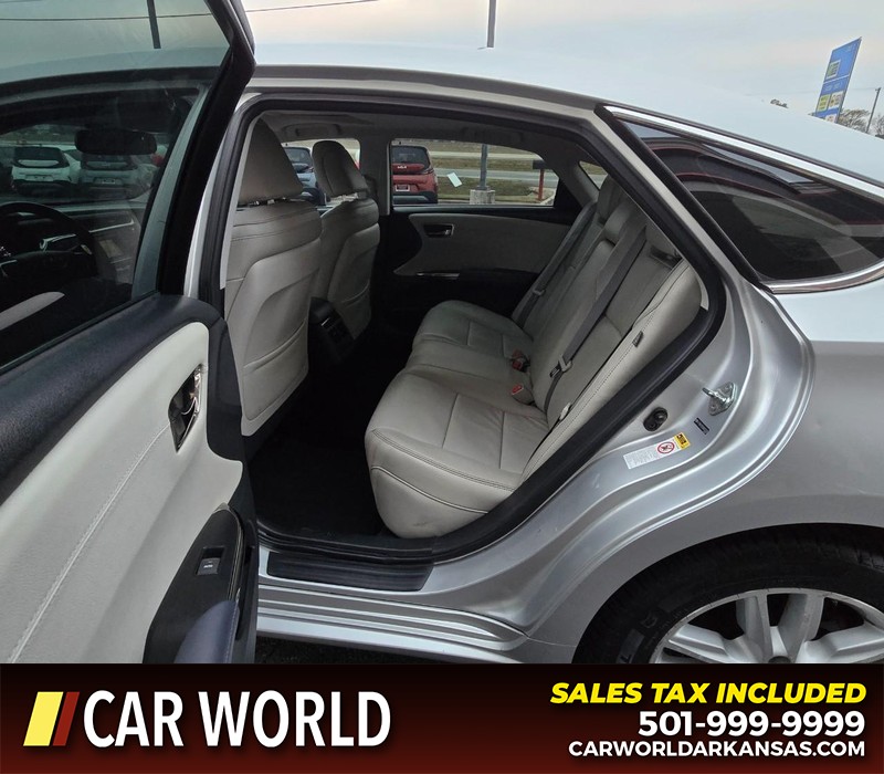 Toyota Avalon Vehicle Full-screen Gallery Image 10