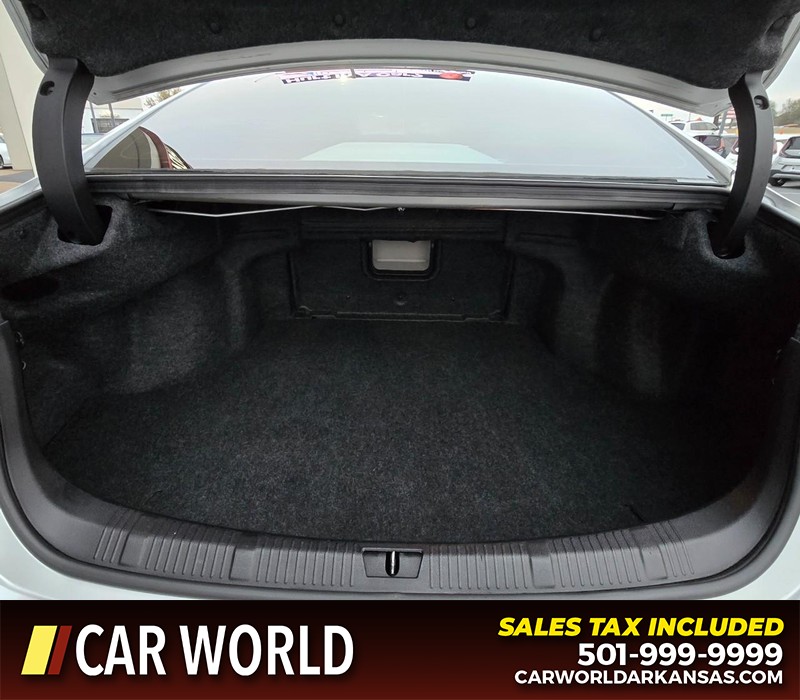 Toyota Avalon Vehicle Full-screen Gallery Image 13