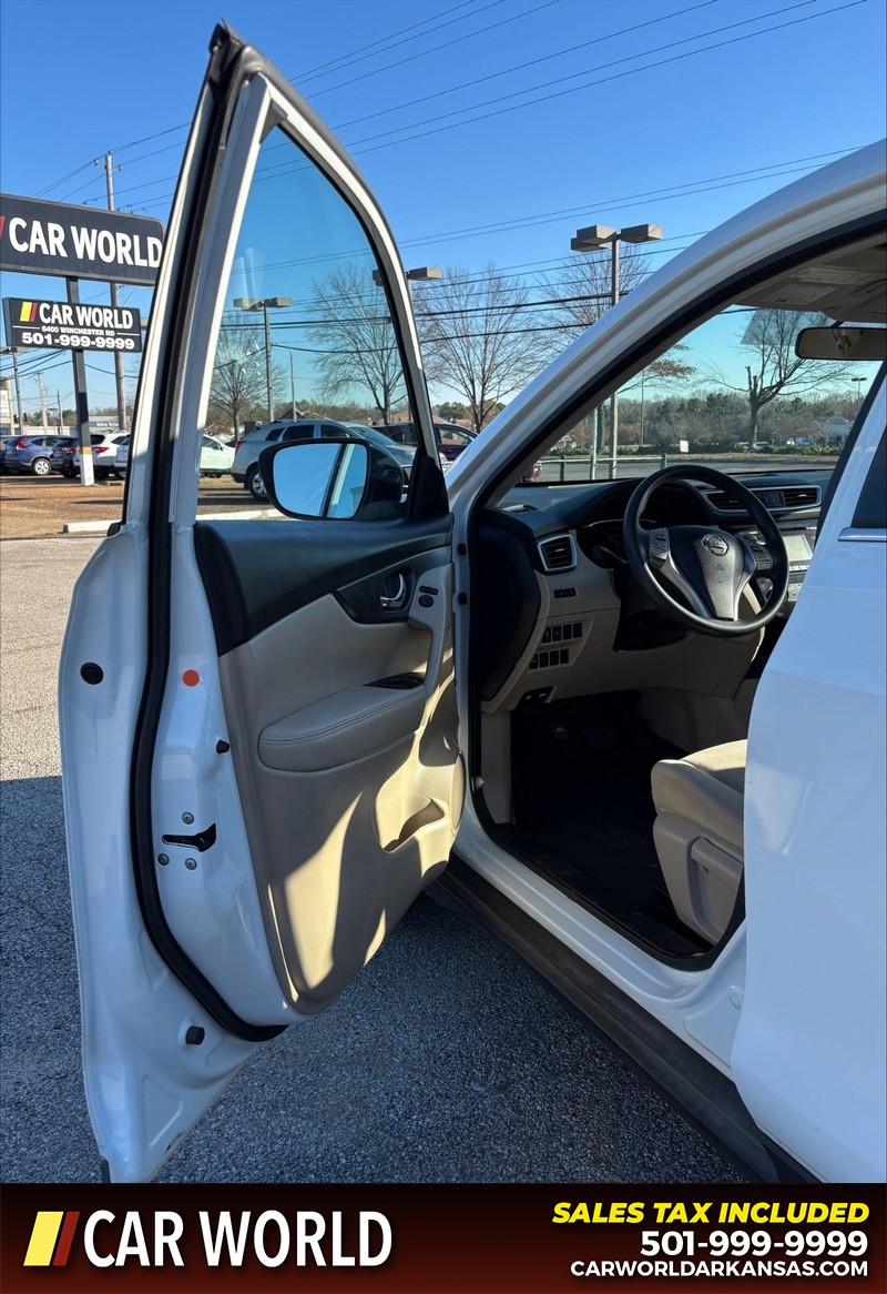 Nissan Rogue Vehicle Full-screen Gallery Image 12