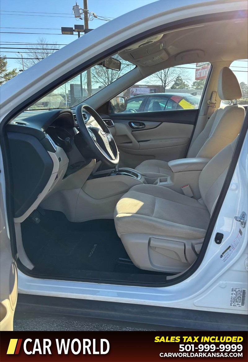 Nissan Rogue Vehicle Full-screen Gallery Image 13