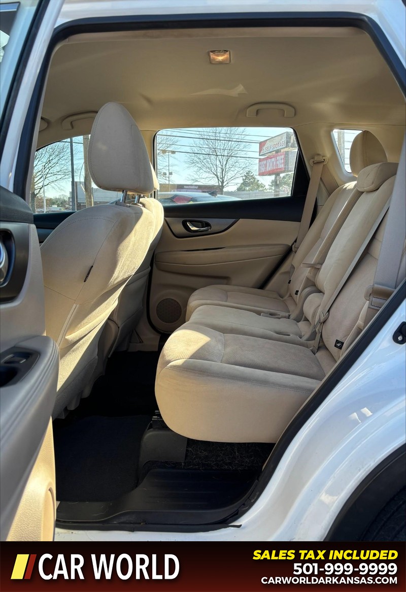 Nissan Rogue Vehicle Full-screen Gallery Image 15