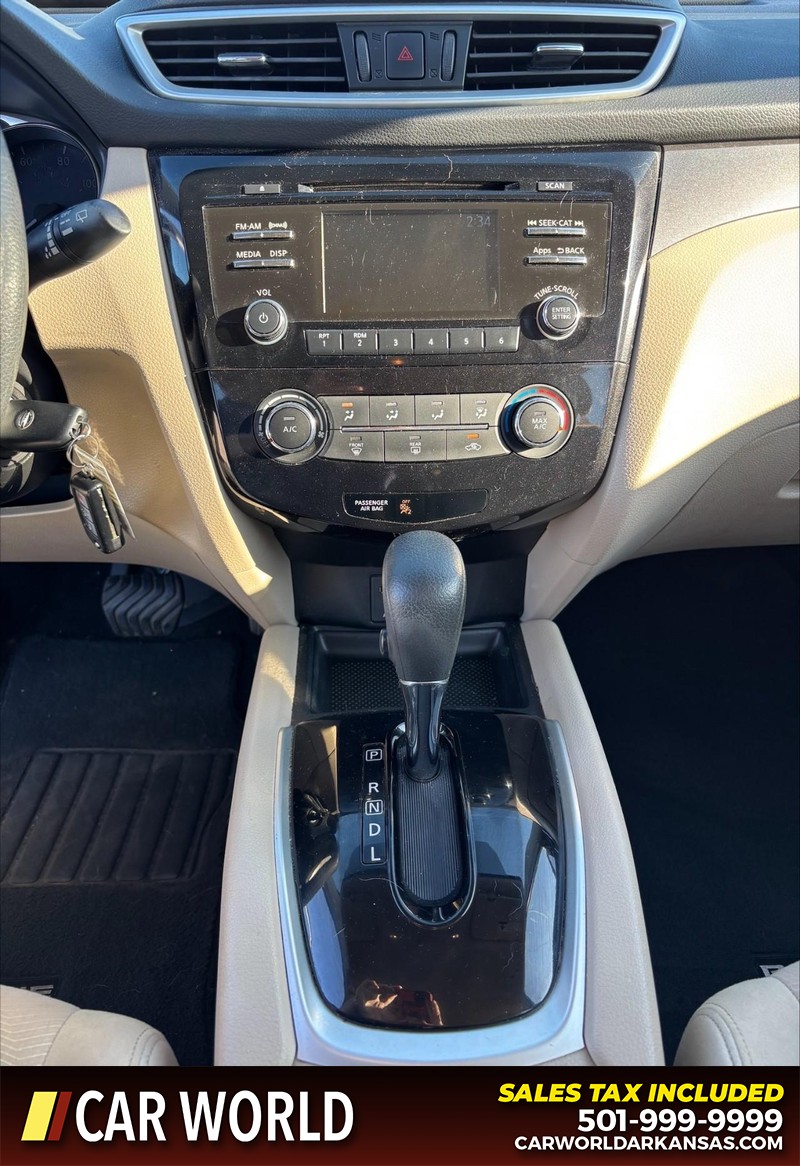 Nissan Rogue Vehicle Full-screen Gallery Image 17