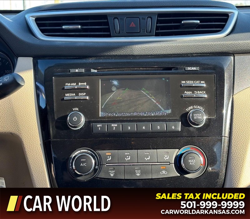 Nissan Rogue Vehicle Full-screen Gallery Image 18