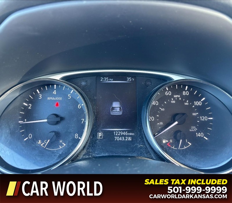 Nissan Rogue Vehicle Full-screen Gallery Image 20