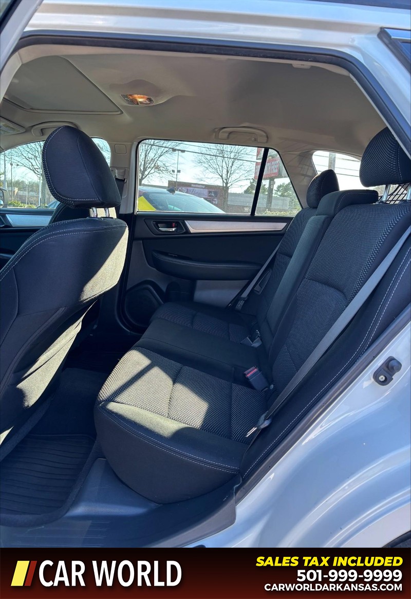 Subaru Outback Vehicle Full-screen Gallery Image 15