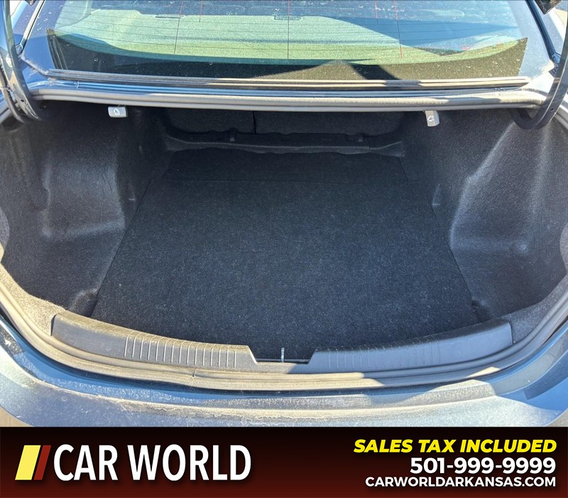 Chevrolet Malibu Vehicle Full-screen Gallery Image 6