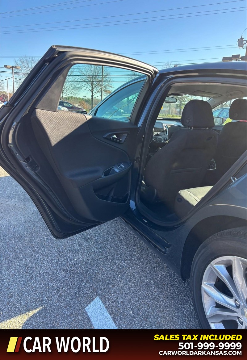 Chevrolet Malibu Vehicle Full-screen Gallery Image 14