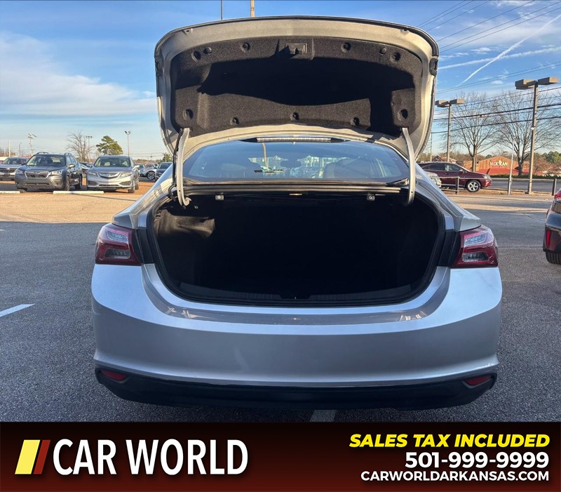 Chevrolet Malibu Vehicle Full-screen Gallery Image 5