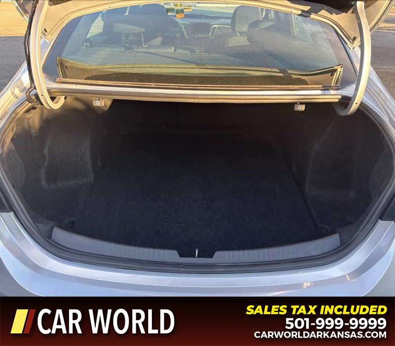 Chevrolet Malibu Vehicle Full-screen Gallery Image 6