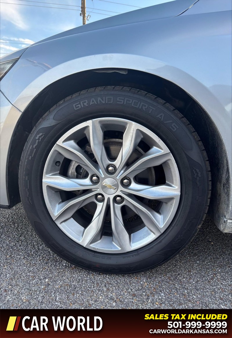 Chevrolet Malibu Vehicle Full-screen Gallery Image 11