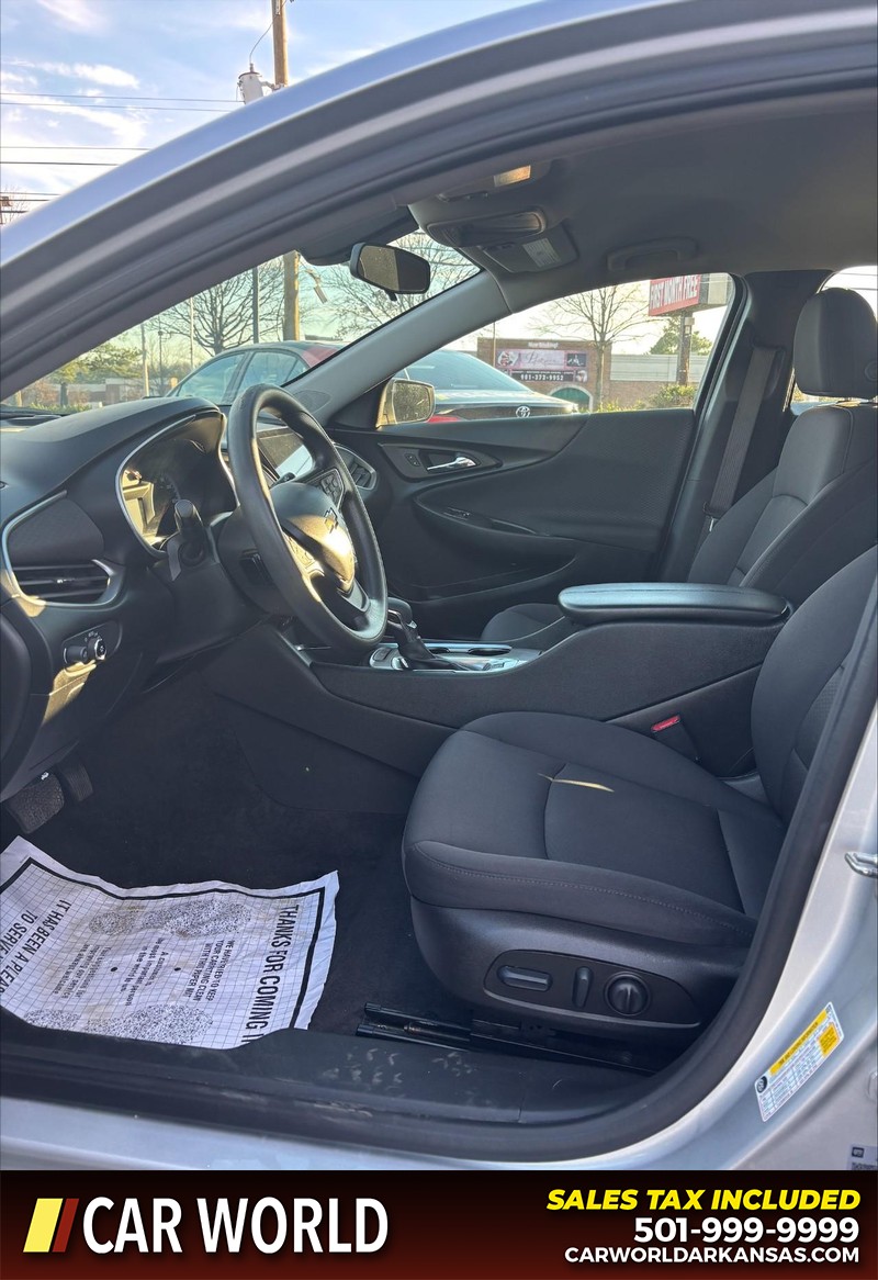 Chevrolet Malibu Vehicle Full-screen Gallery Image 13