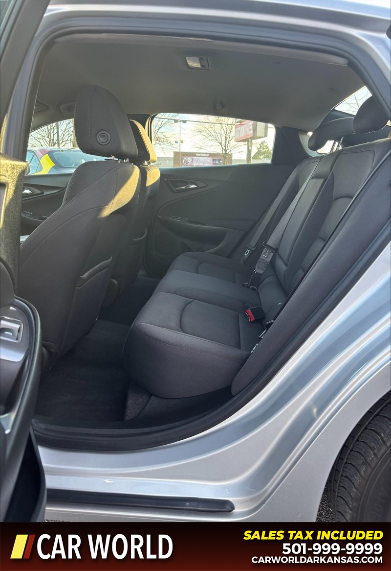 Chevrolet Malibu Vehicle Full-screen Gallery Image 15