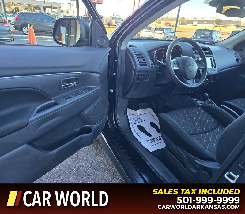 Mitsubishi Outlander Sport Vehicle Full-screen Gallery Image 7