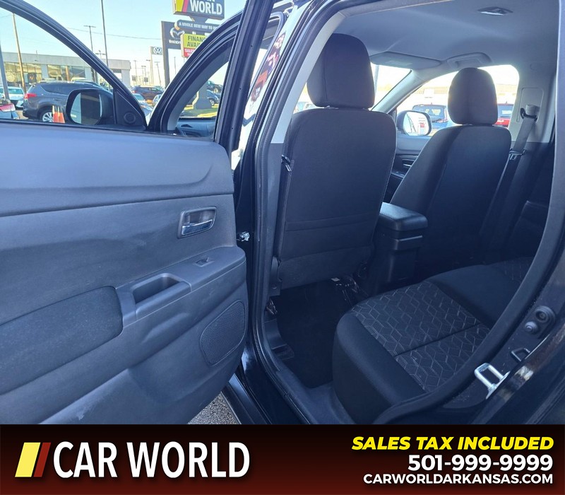 Mitsubishi Outlander Sport Vehicle Full-screen Gallery Image 9