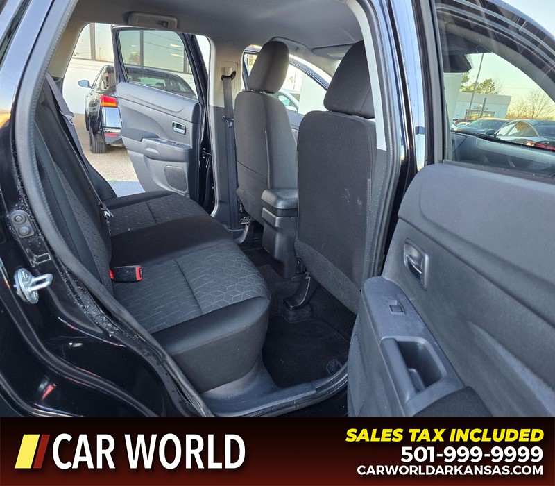 Mitsubishi Outlander Sport Vehicle Full-screen Gallery Image 12