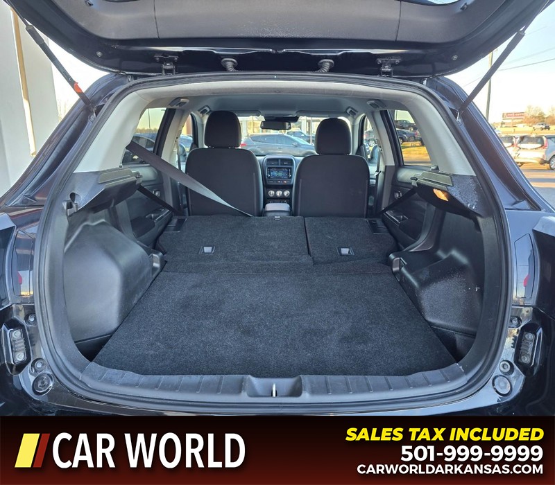 Mitsubishi Outlander Sport Vehicle Full-screen Gallery Image 14