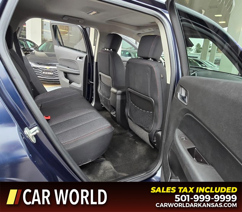 GMC Terrain Vehicle Full-screen Gallery Image 12