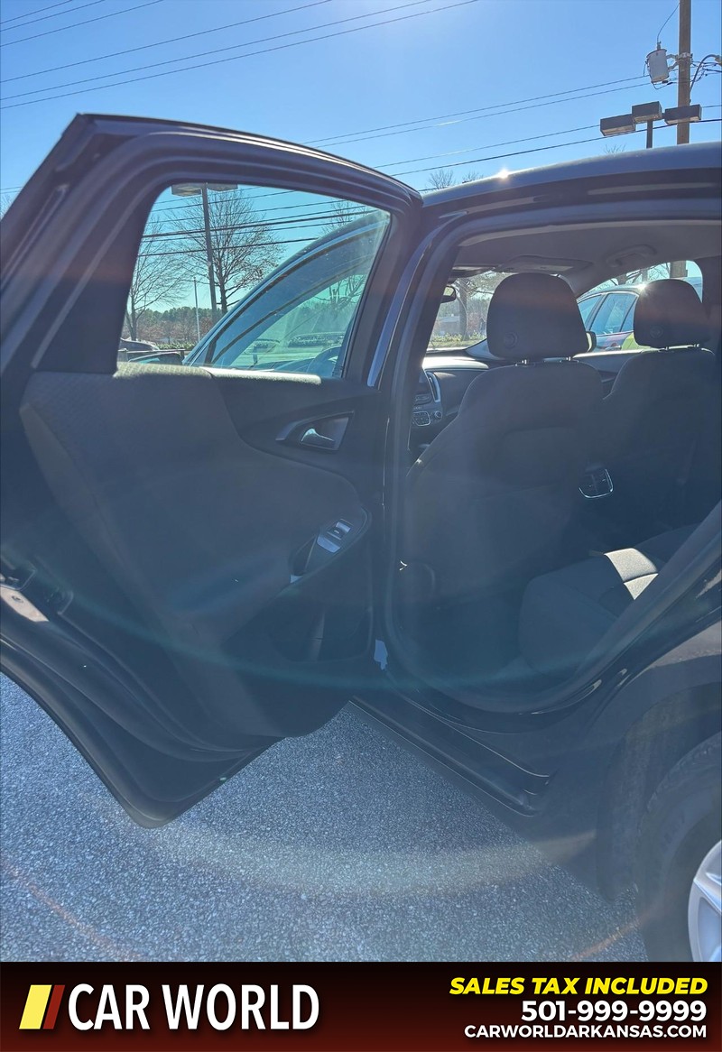 Chevrolet Malibu Vehicle Full-screen Gallery Image 14