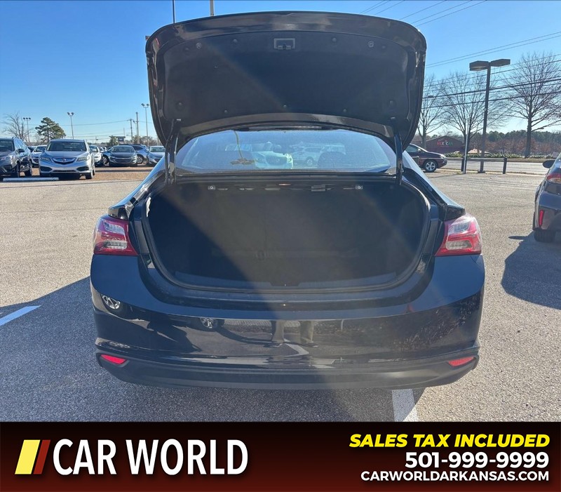 Chevrolet Malibu Vehicle Full-screen Gallery Image 5