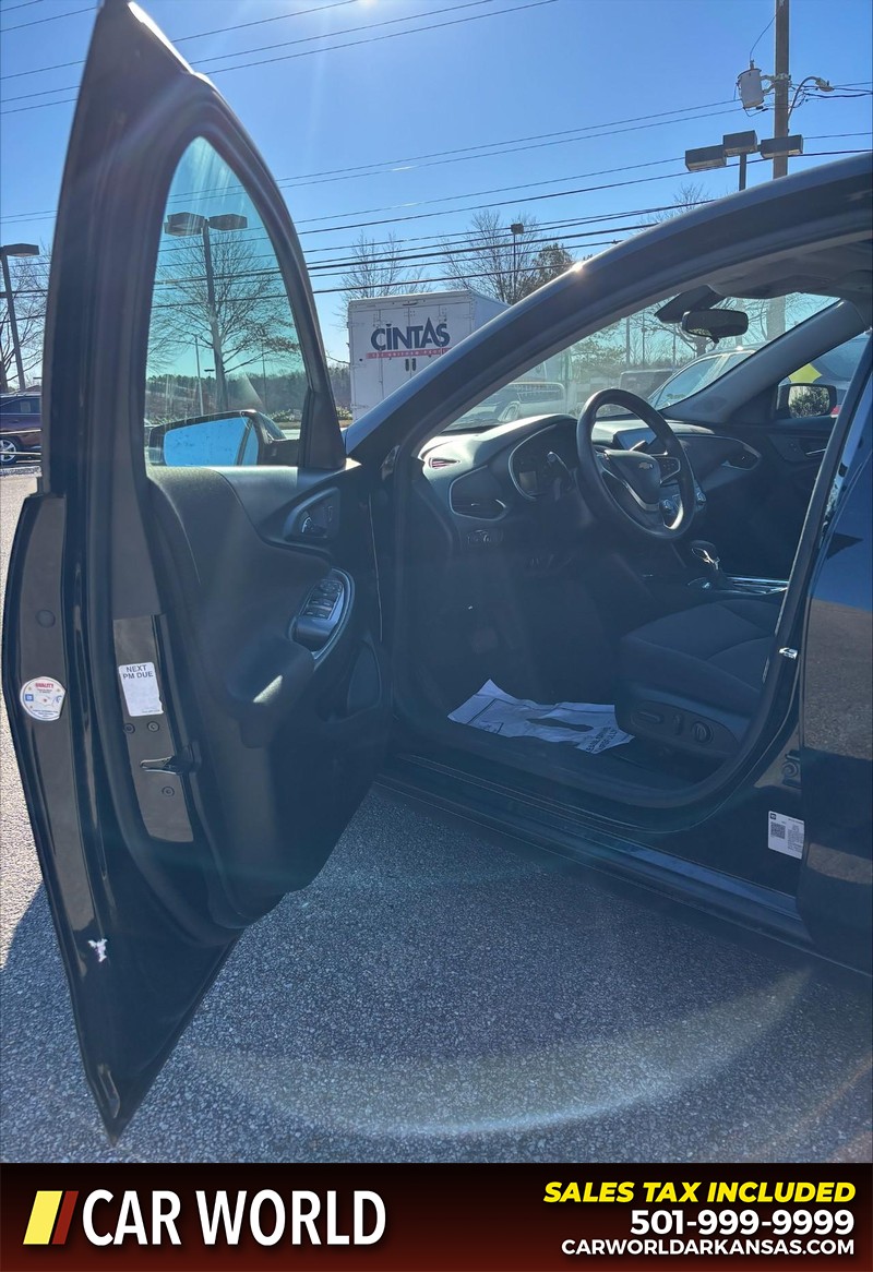 Chevrolet Malibu Vehicle Full-screen Gallery Image 12