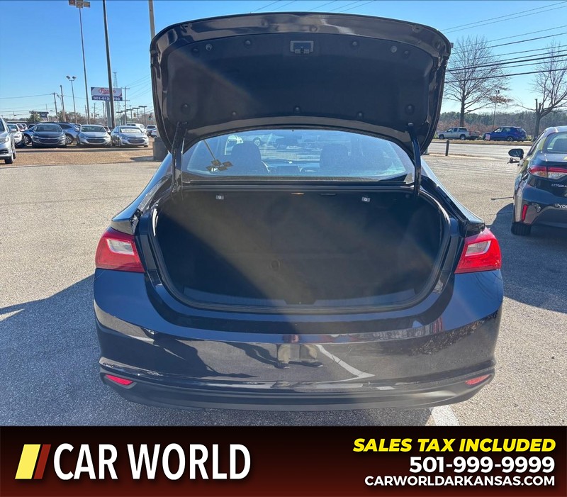 Chevrolet Malibu Vehicle Full-screen Gallery Image 5