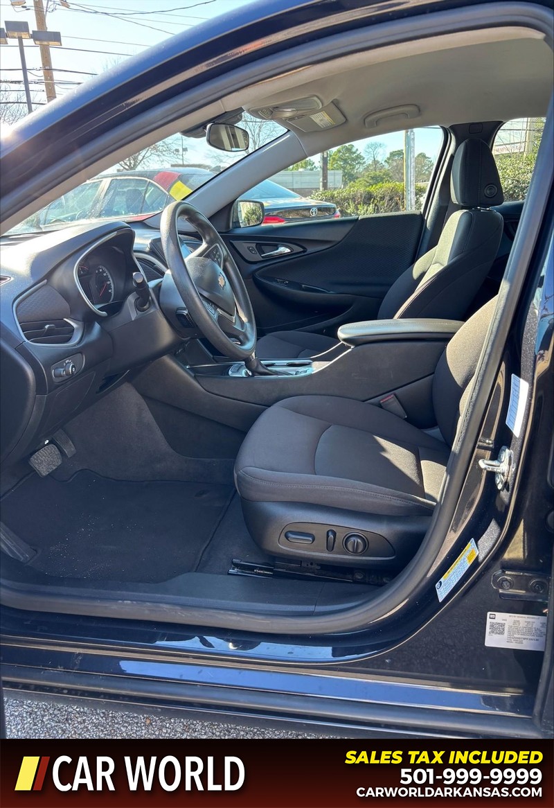 Chevrolet Malibu Vehicle Full-screen Gallery Image 13