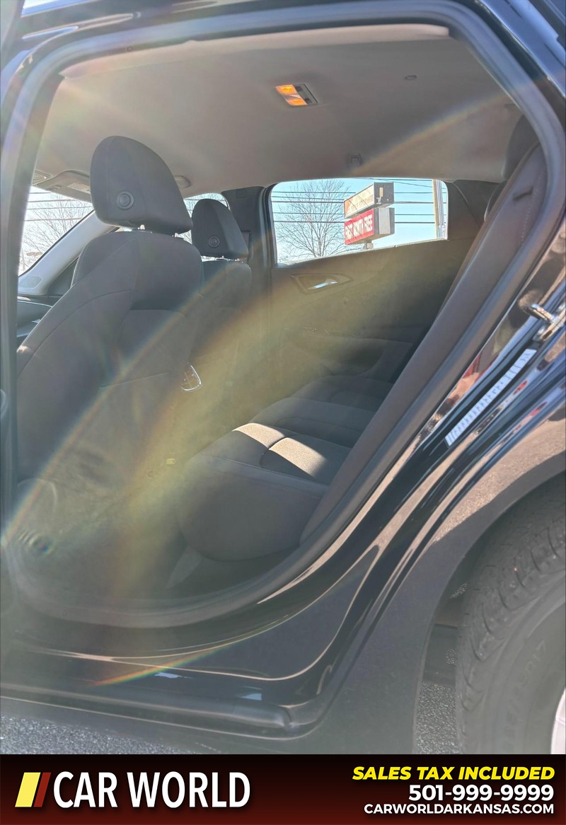 Chevrolet Malibu Vehicle Full-screen Gallery Image 15