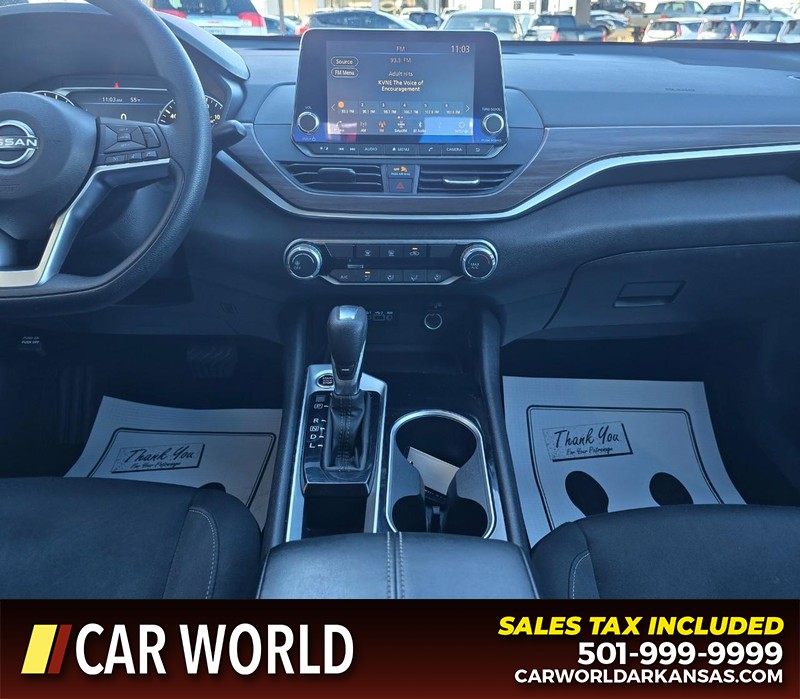 Nissan Altima Vehicle Full-screen Gallery Image 18