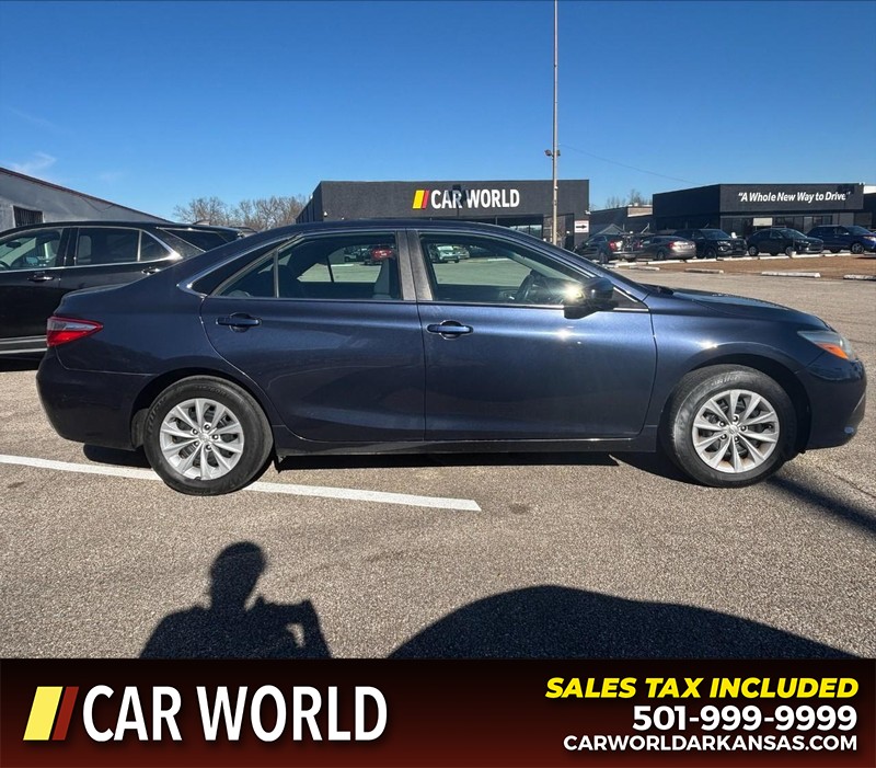 Toyota Camry Vehicle Full-screen Gallery Image 2