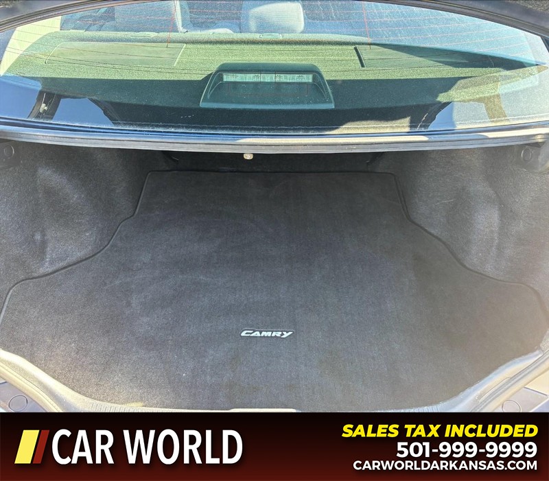 Toyota Camry Vehicle Full-screen Gallery Image 6