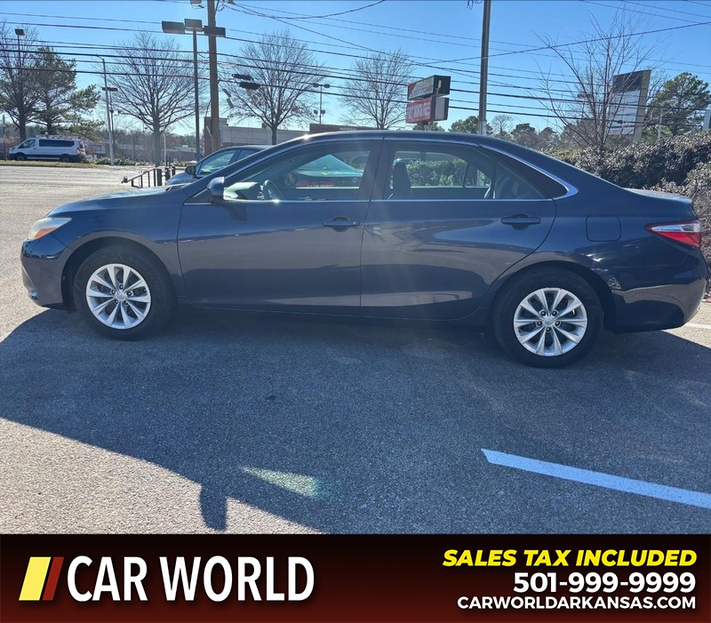 Toyota Camry Vehicle Full-screen Gallery Image 8