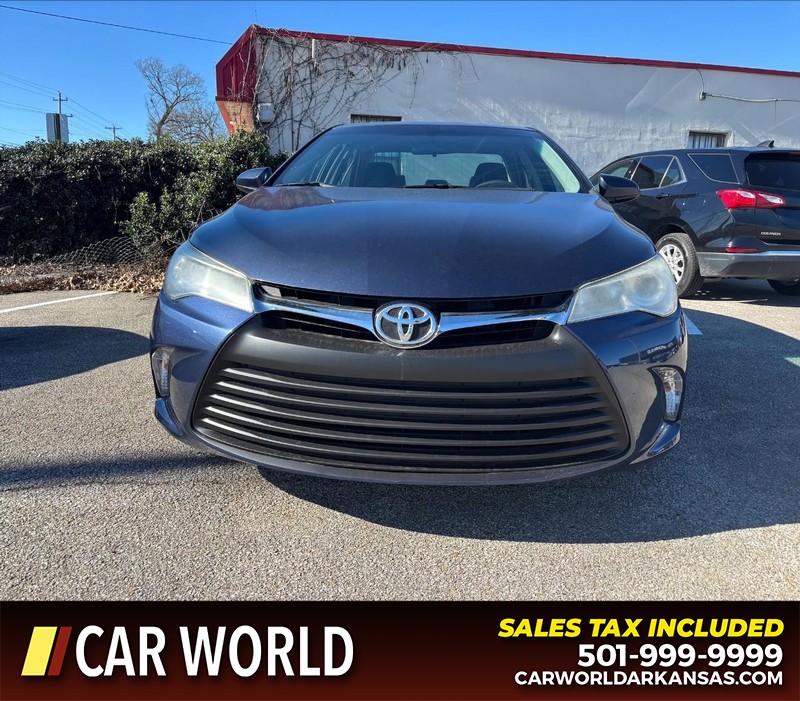 Toyota Camry Vehicle Full-screen Gallery Image 10