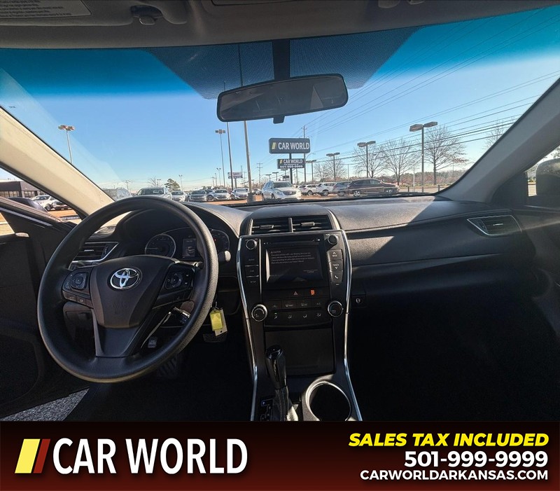 Toyota Camry Vehicle Full-screen Gallery Image 16