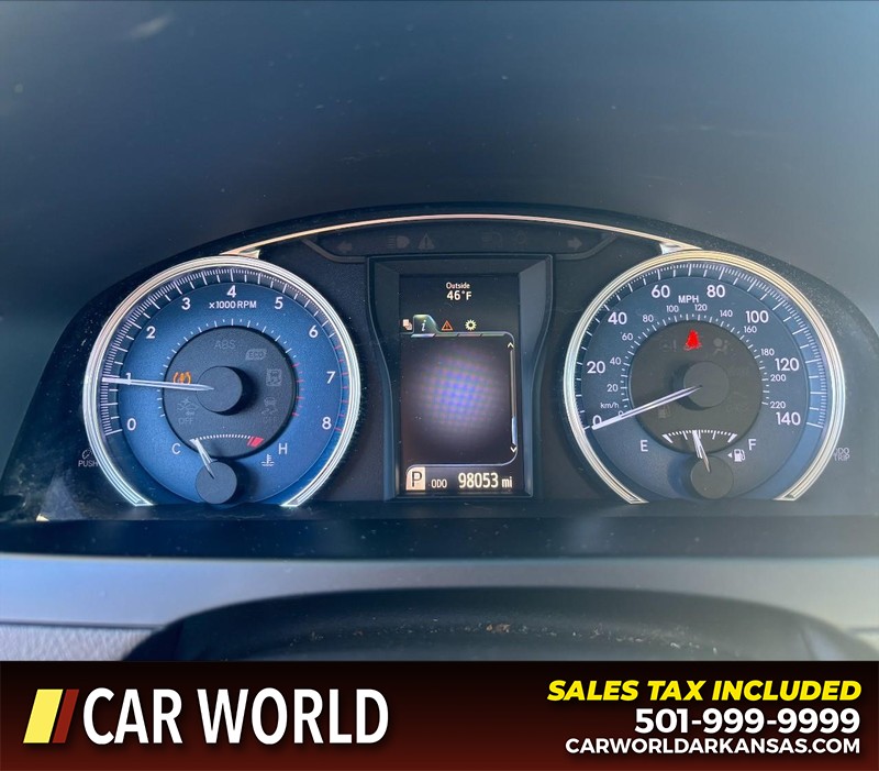 Toyota Camry Vehicle Full-screen Gallery Image 20