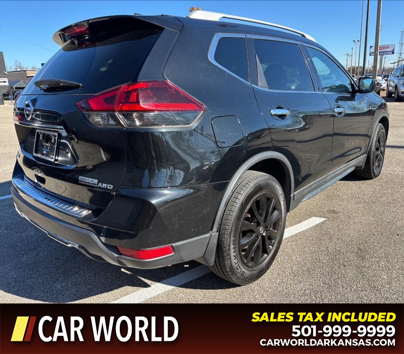 Nissan Rogue Vehicle Full-screen Gallery Image 3