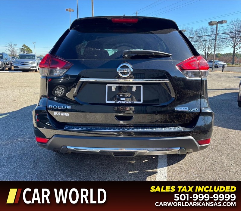 Nissan Rogue Vehicle Full-screen Gallery Image 4