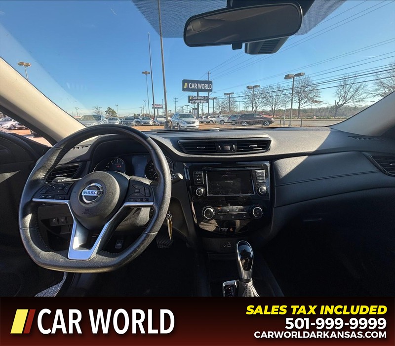 Nissan Rogue Vehicle Full-screen Gallery Image 16