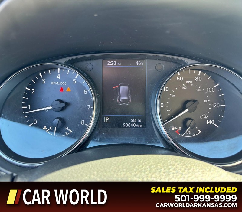 Nissan Rogue Vehicle Full-screen Gallery Image 20