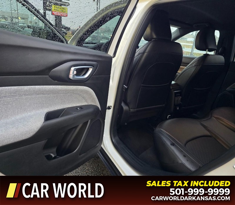 Jeep Compass Vehicle Full-screen Gallery Image 9