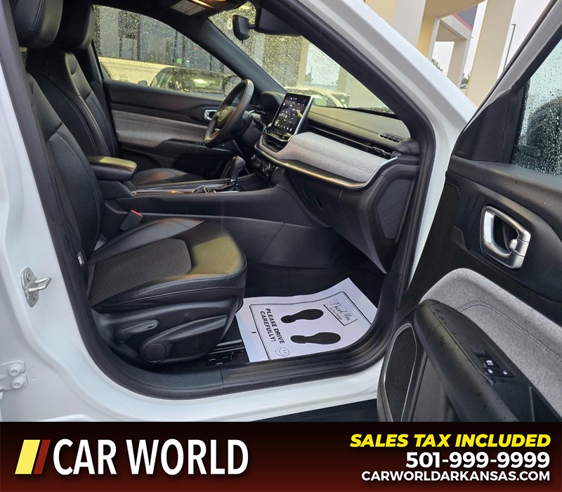 Jeep Compass Vehicle Full-screen Gallery Image 11