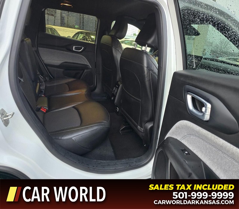 Jeep Compass Vehicle Full-screen Gallery Image 12