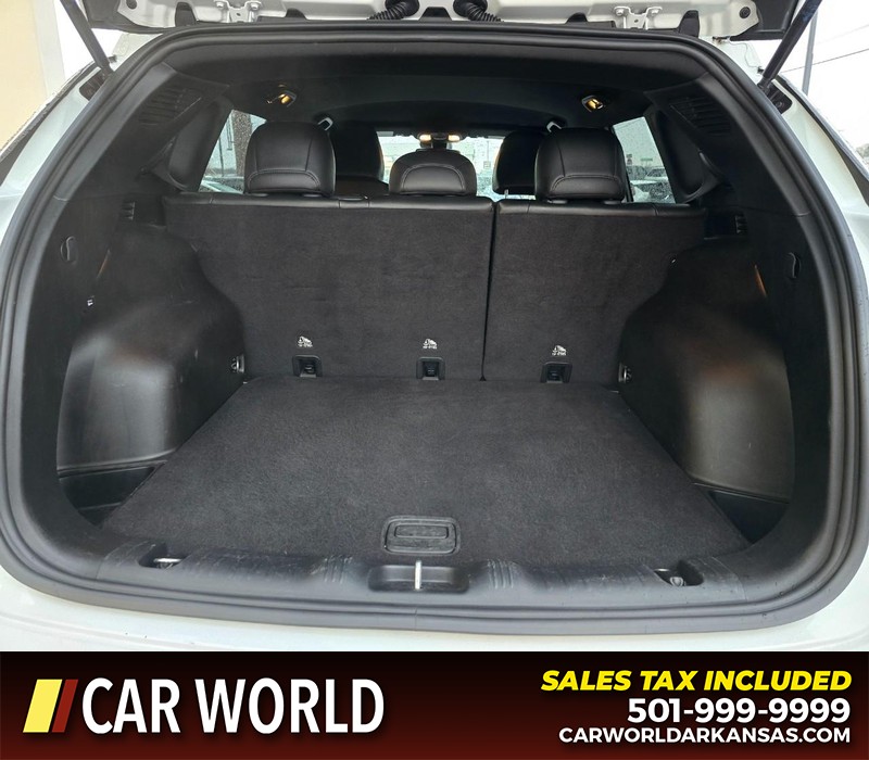 Jeep Compass Vehicle Full-screen Gallery Image 13