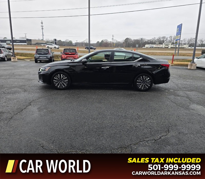 Nissan Altima Vehicle Full-screen Gallery Image 4